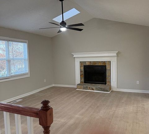 4th image of 5595 Stewart Woods Dr