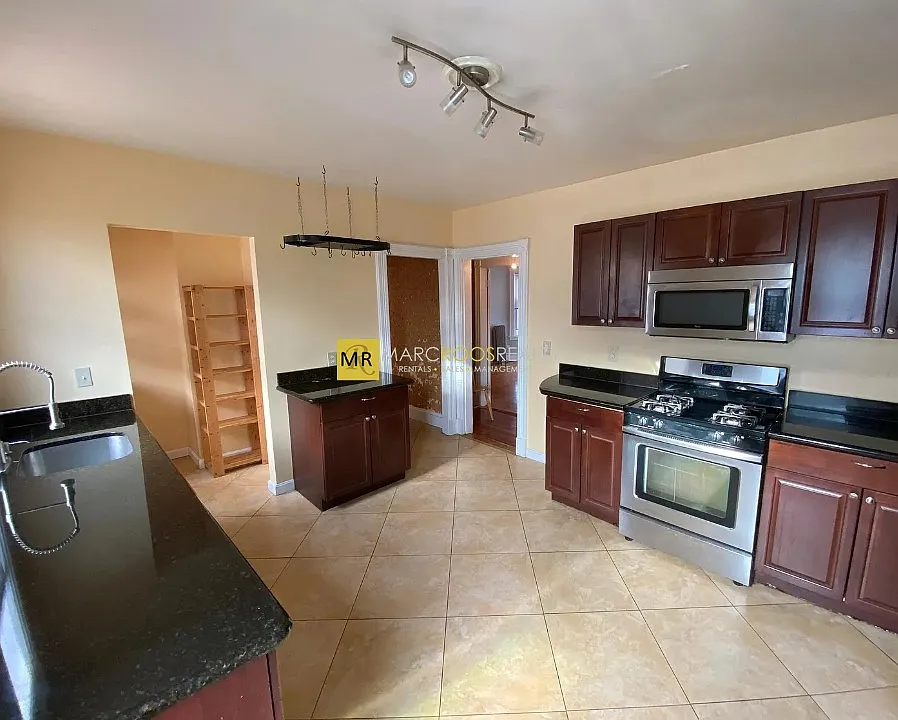 3 bed, 1.0 bath, 1650 sqft, $3,850 — Photo 1