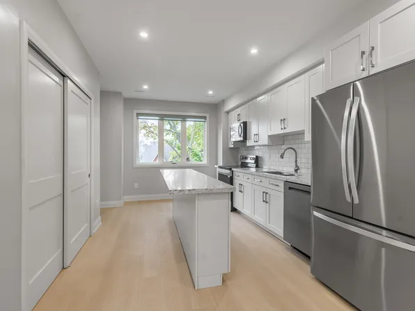 543 Roxton Rd Unit 4, Toronto, ON M6G 3R5