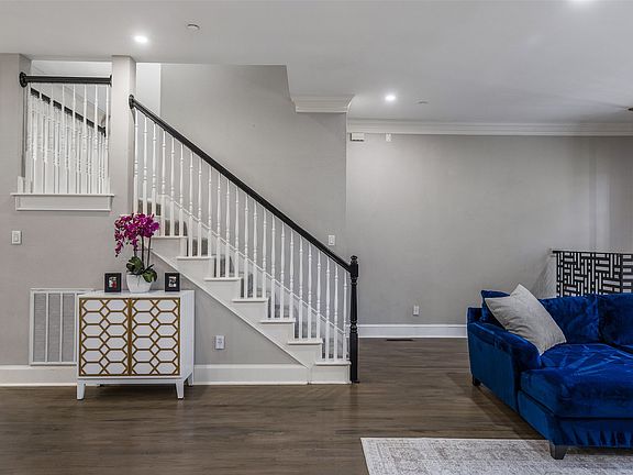 3rd image of 2707 Gaston Ave