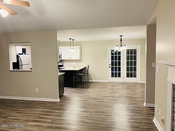 4th image of 220 Brittany Ct