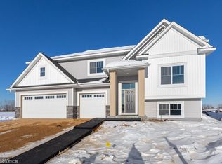 17848 Embers Ln, Lakeville, MN 55044