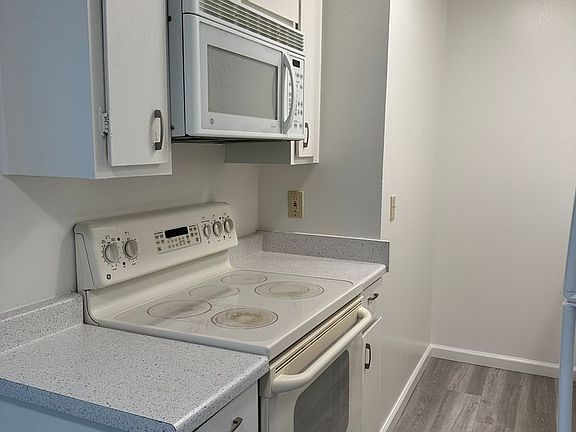 4th image of 613 2nd St #11