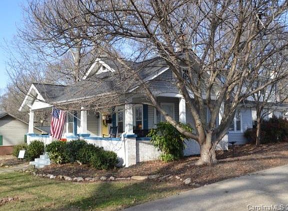 2nd image of 612 N Oak St