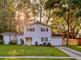 6824 Murray Ln, Annandale, VA 22003