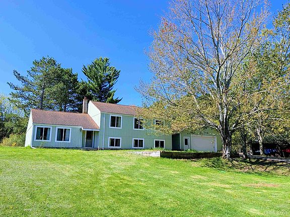 2nd image of 125 Aspen Dr