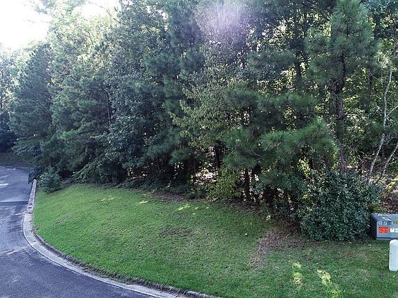 3rd image of 1 Lakewood Cir