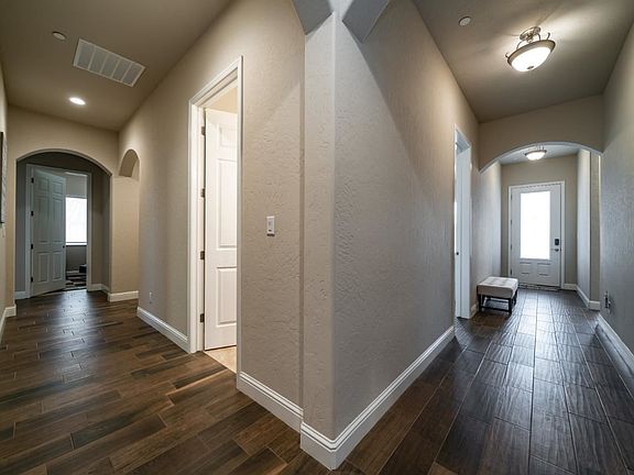 5th image of 2702 N Laverne Ave