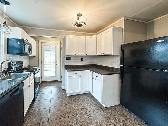 5th image of 2319 Cedar St
