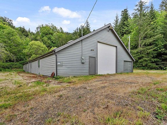 3rd image of 63562 Daniels Creek Rd