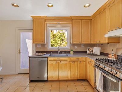 2534 Howard Ave, San Carlos, CA, 94070