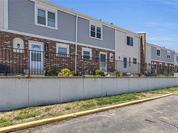 3rd image of 10228 W 96th St