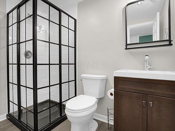 5th image of 3812 Darbyshire Dr