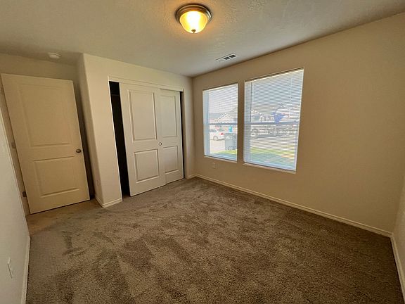 4th image of 1023 W Aspen Rd