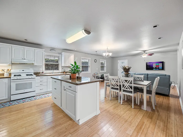 2615 Q St #2 — Photo 10