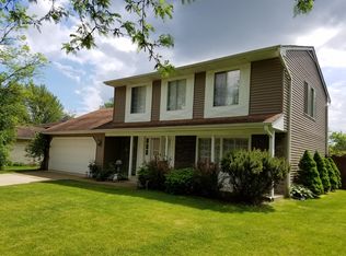 521 Fall Cir, Roselle, IL 60172