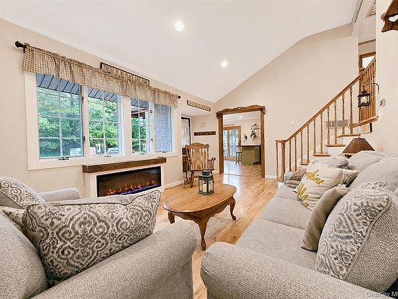 5th image of 47 Newtown Avenue