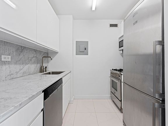 3rd image of 322 W 57th St APT 35E