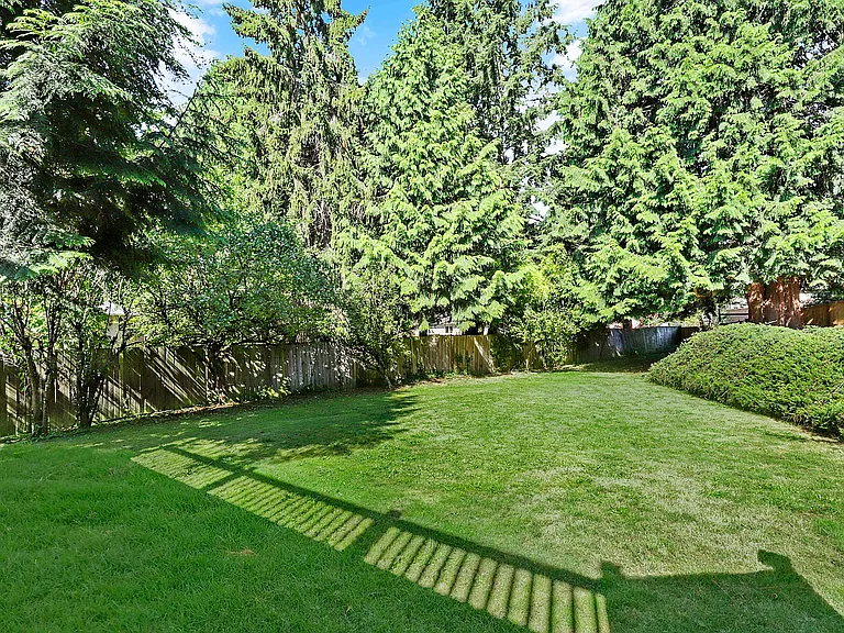 12116 NE 137th Pl — Photo 17