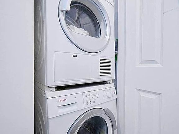 5th image of 318 E 6th St APT 2
