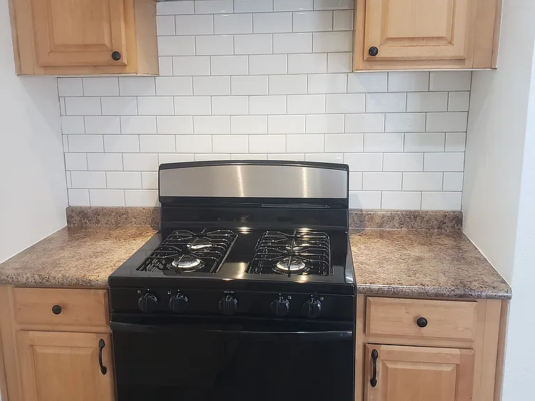 Full Size Kitchen - Stove/Oven.