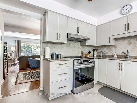 5th image of 1990 Wavell St #12