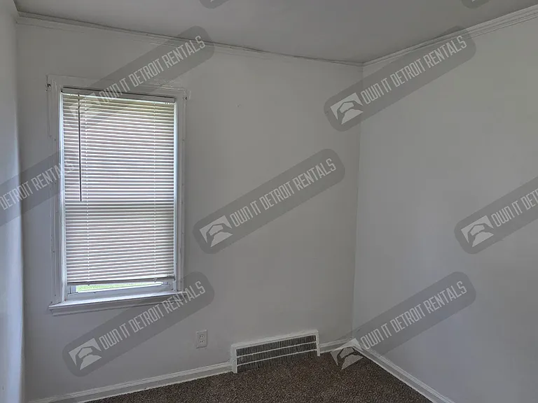 19384 Concord St — Photo 10