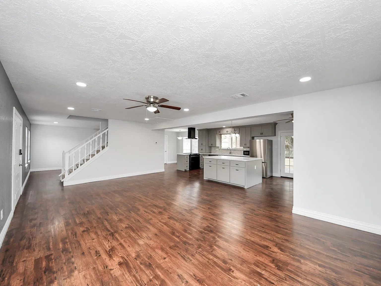 4 bed, 2.5 bath, 2144 sqft, $2,200 — Photo 2