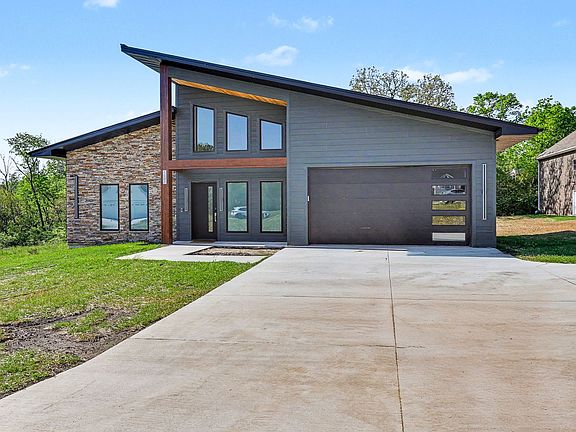2nd image of 1507 Shady Brook Ln