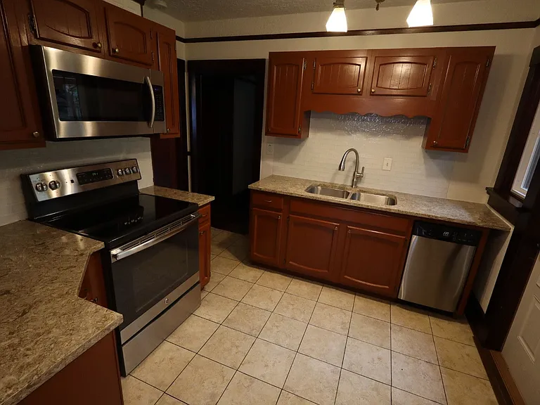 499 Littleton St — Photo 2