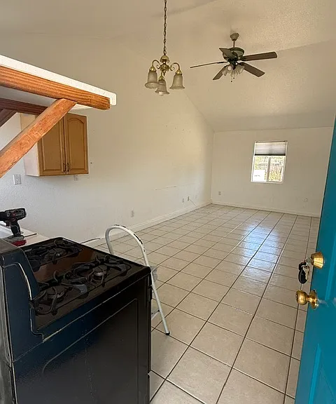 730 Tierra Rd #B — Photo 2