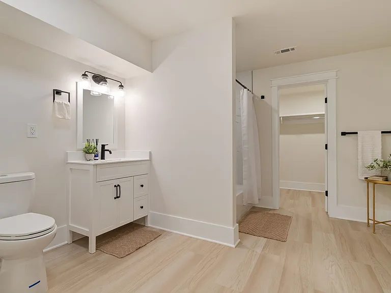 1240 Kenmore Pl — Photo 76