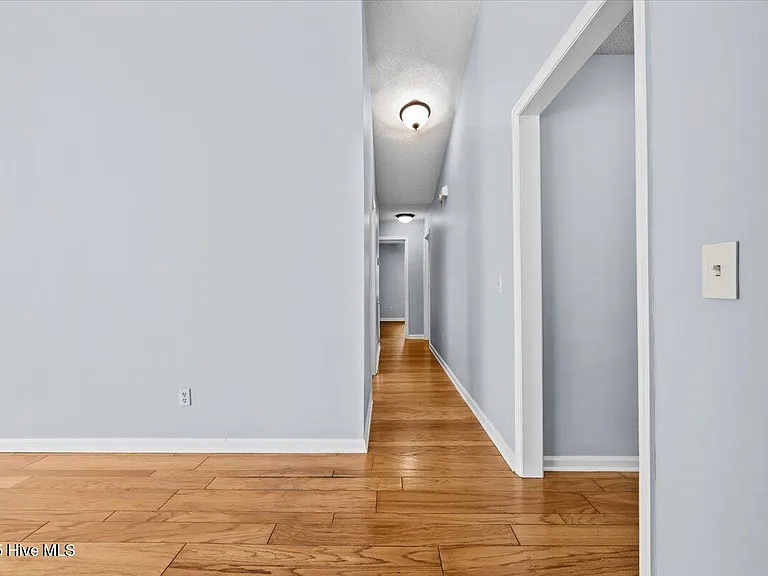 405 Spring Lake Dr — Photo 12