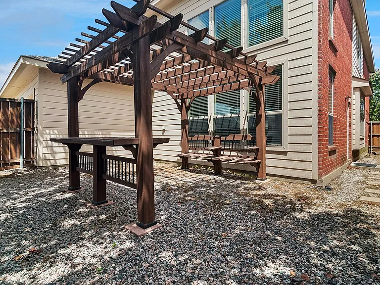 4621 Brighton Dr — Photo 24
