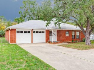 1608 S Bowen Rd, Pantego, TX 76013