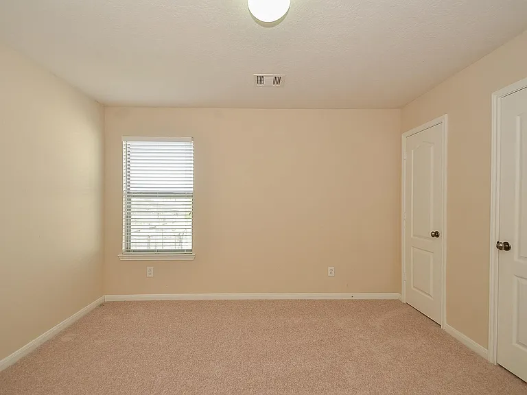 2410 Crossmill Ln — Photo 33