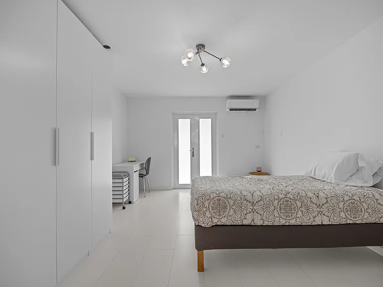 1551 Francia #4E — Photo 14