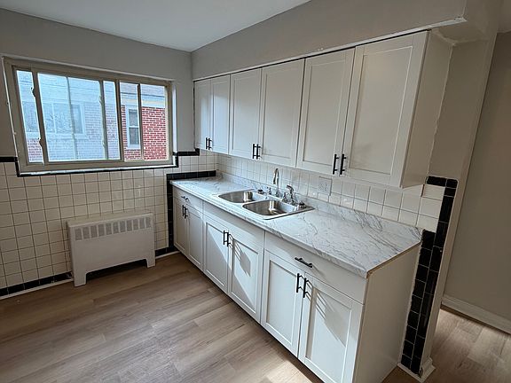 5th image of 7139 Eastlawn Dr #1