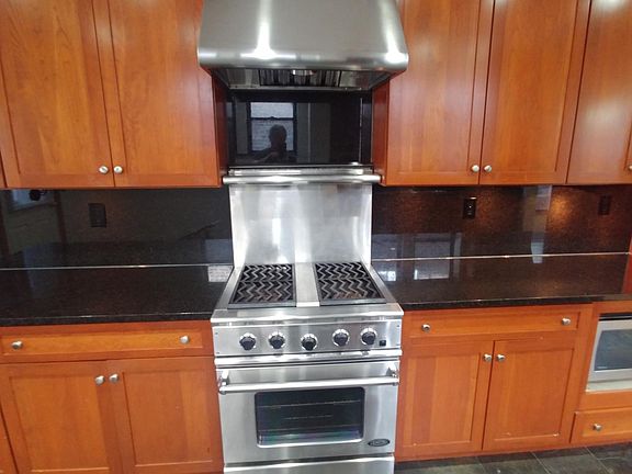 3rd image of 6111 N Washtenaw Ave APT 1