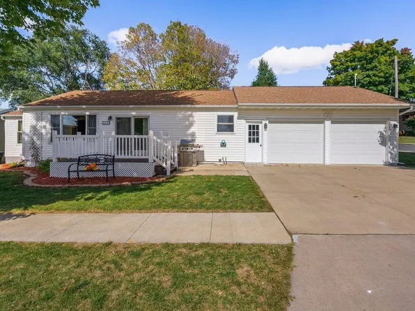 305 3rd Ave, Parkersburg, IA 50665