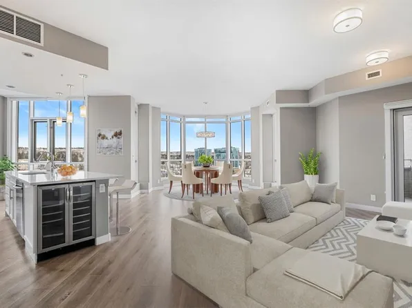 32 SW Varsity Estates Cir NW #1205, Calgary, AB T3A 2Y1