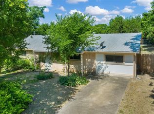 907 Red Bud Dr, Duncanville, TX 75137