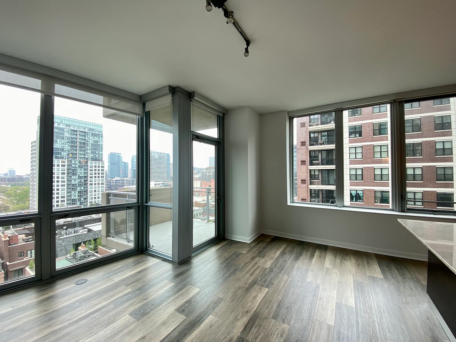 3 bed, 1443 sqft, $5,428 — Photo 3