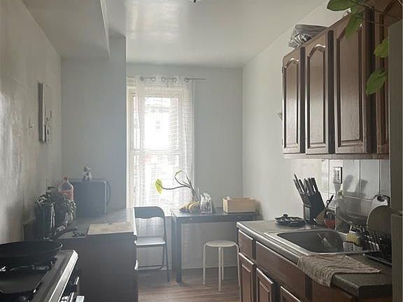 5th image of 2078 E 28th St