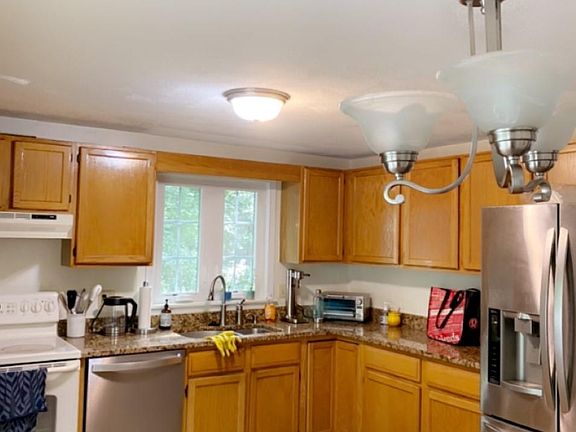 3rd image of 12 Benjamins Landing Ln