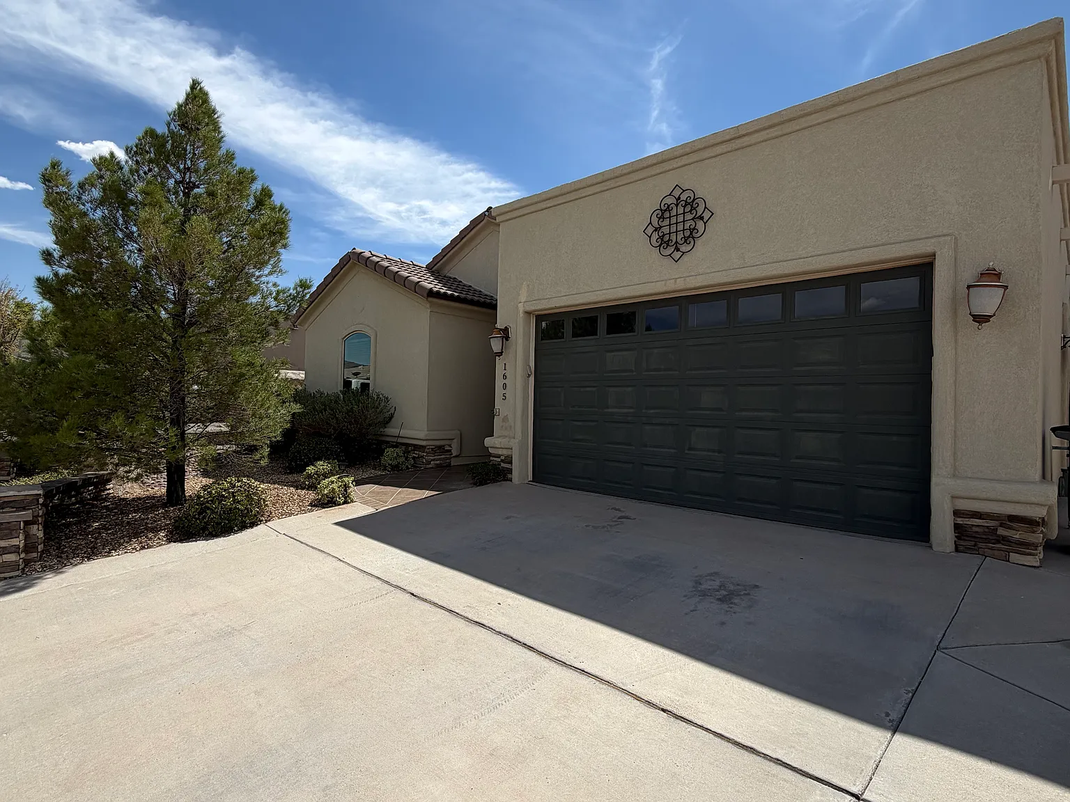 4 bed, 1881 sqft, $2,300 — Photo 2