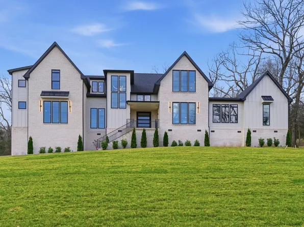 6807 Pennywell Dr, Nashville, TN 37205