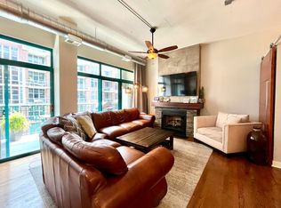 910 W Madison St APT 502, Chicago, IL 60607