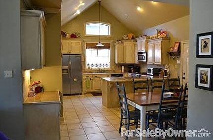 2nd image of 201 Bluebonnet Dr