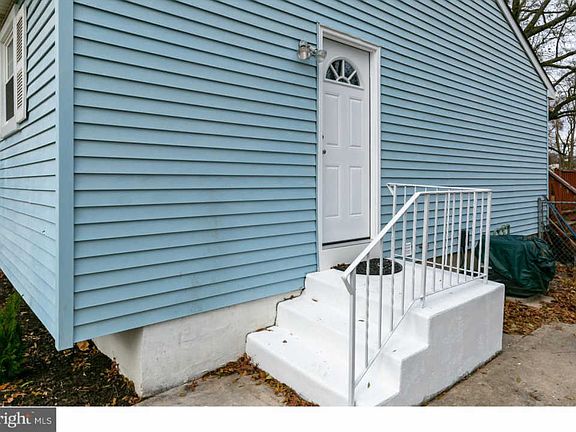 4th image of 840 Carteret Ave